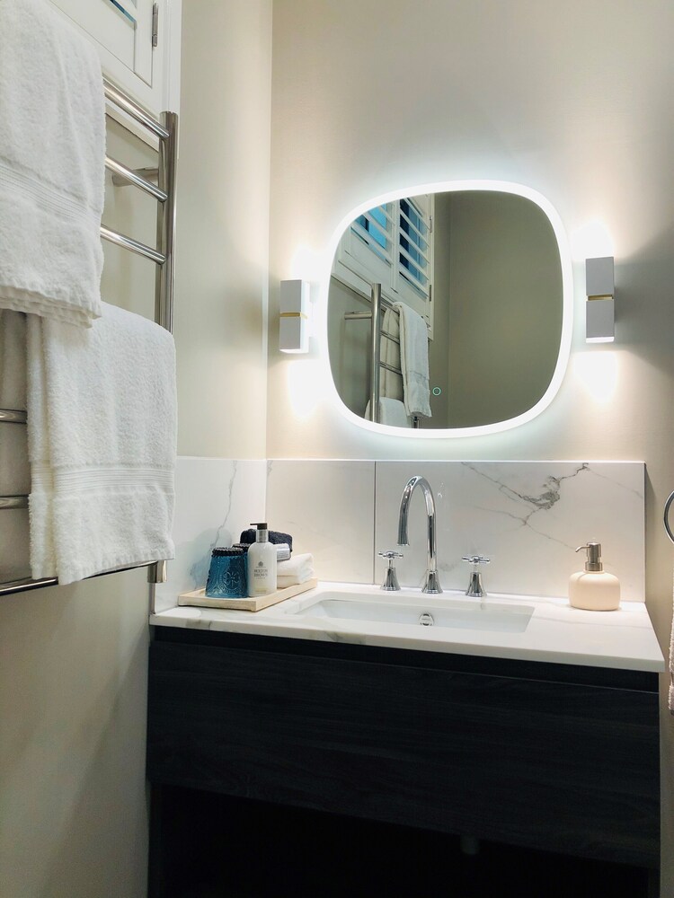 THE DUDLEY BOUTIQUE HOTEL 37/38