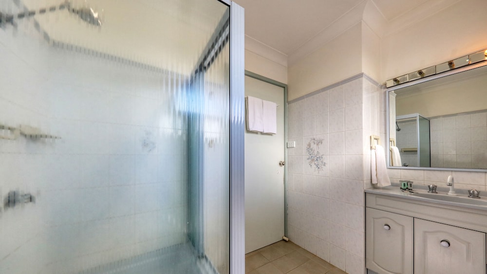 COWRA MOTOR INN 35/65