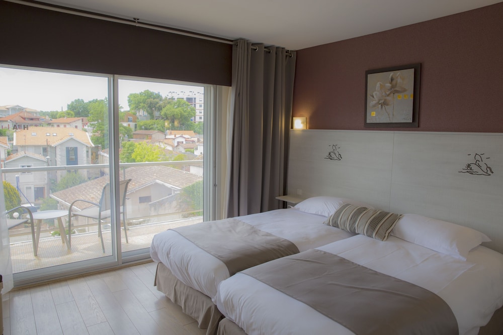 ARC HOTEL SUR MER 16/62