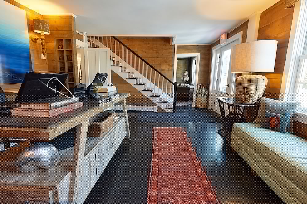 Shelter Harbor Inn 27/72
