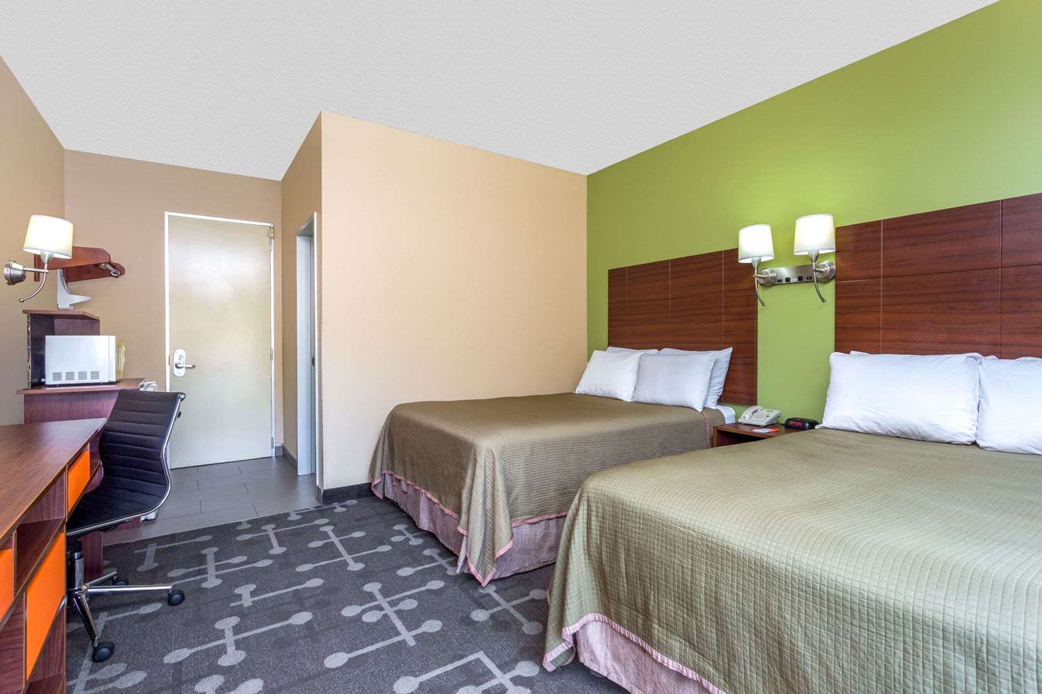 Howard Johnson By Wyndham Athens 8/13