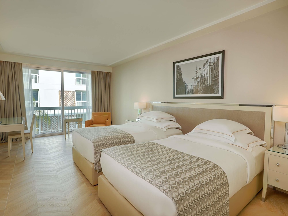 Classic, Twin Beds