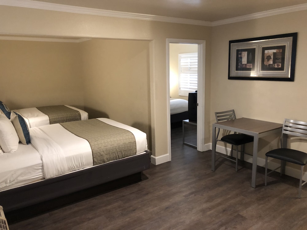 1 BEDROOM, FAMILY SUITE