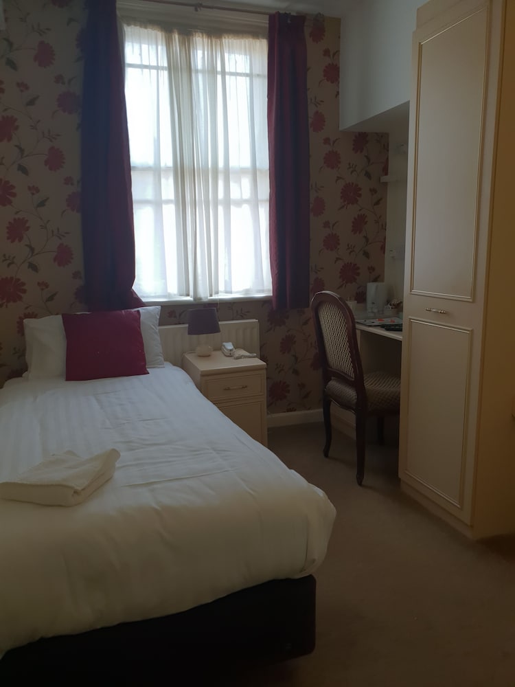 The County Hotel 21/62