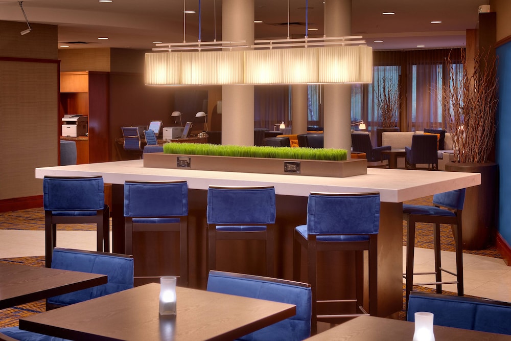 Courtyard by Marriott Kansas City Shawnee 51/71
