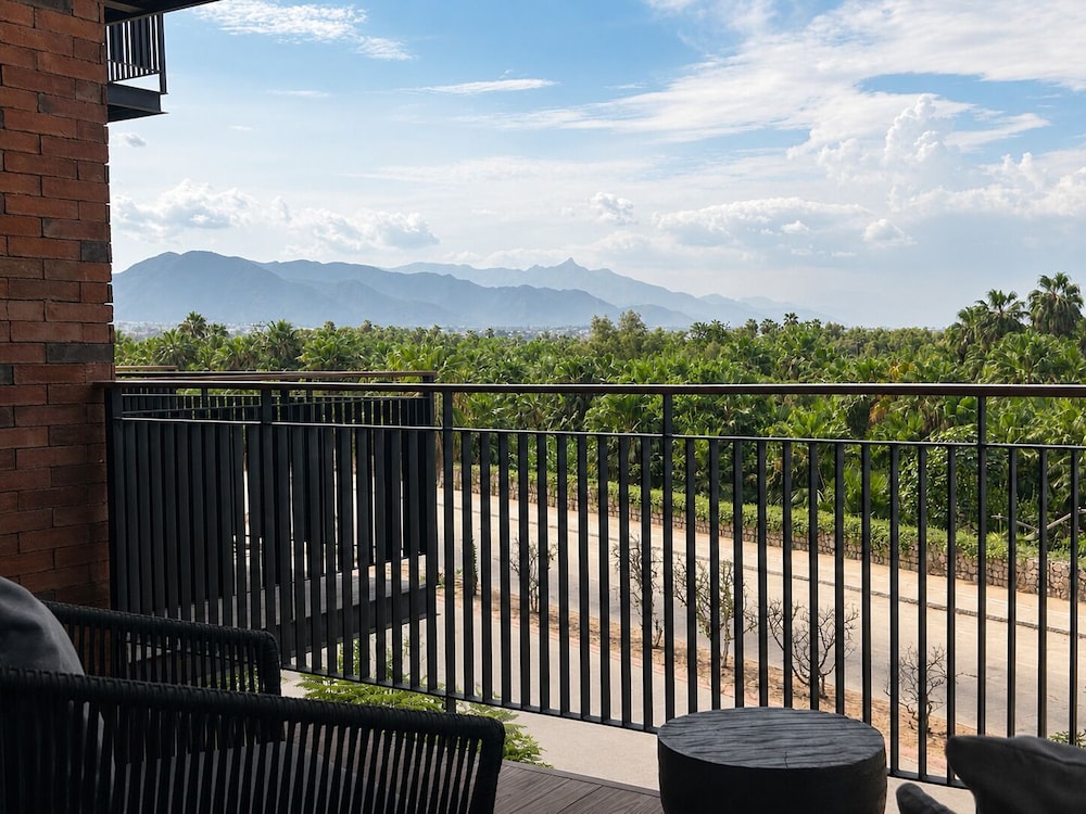 Flamboyan Hotel and Residences 58/60