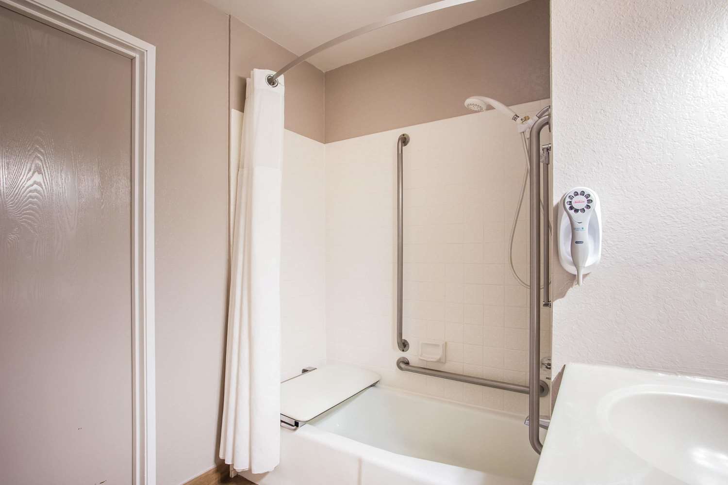 Super 8 By Wyndham Vacaville 8/8