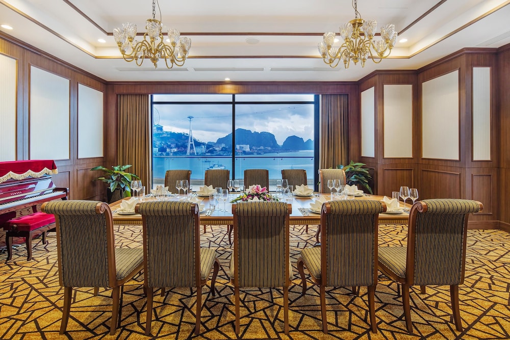 Wyndham Legend Halong 64/72