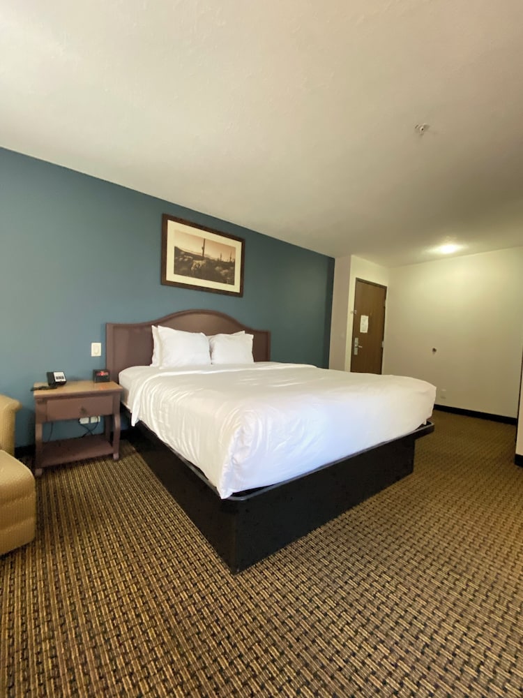 Tombstone Grand Hotel, a Baymont by Wyndham 12/50