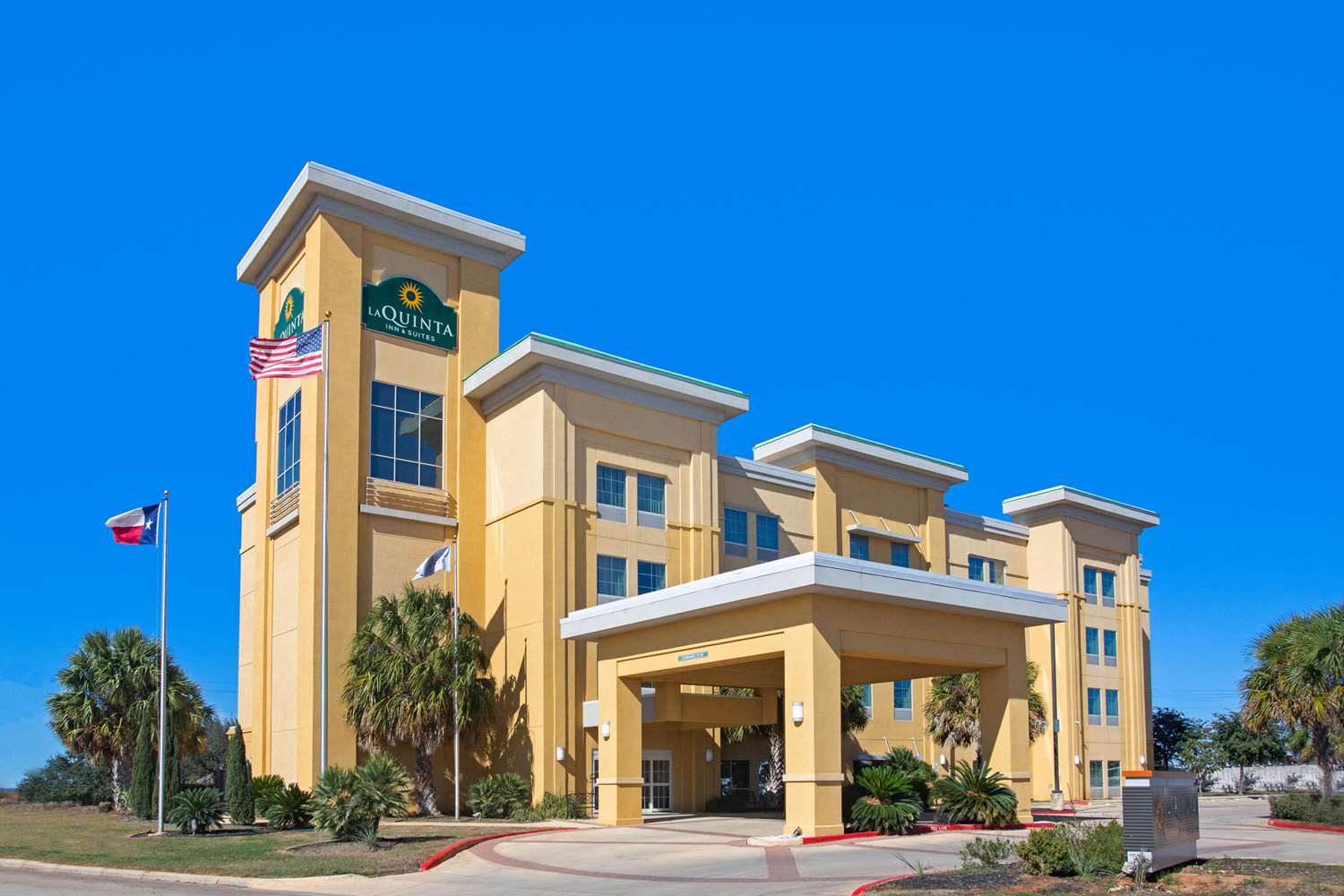 La Quinta Inn Suites Pearsall 4/56