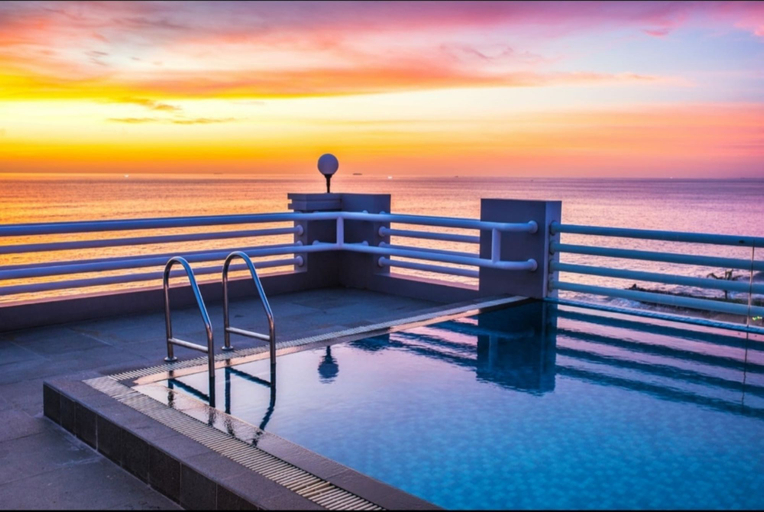 Ocean Beach Hotel 11/11