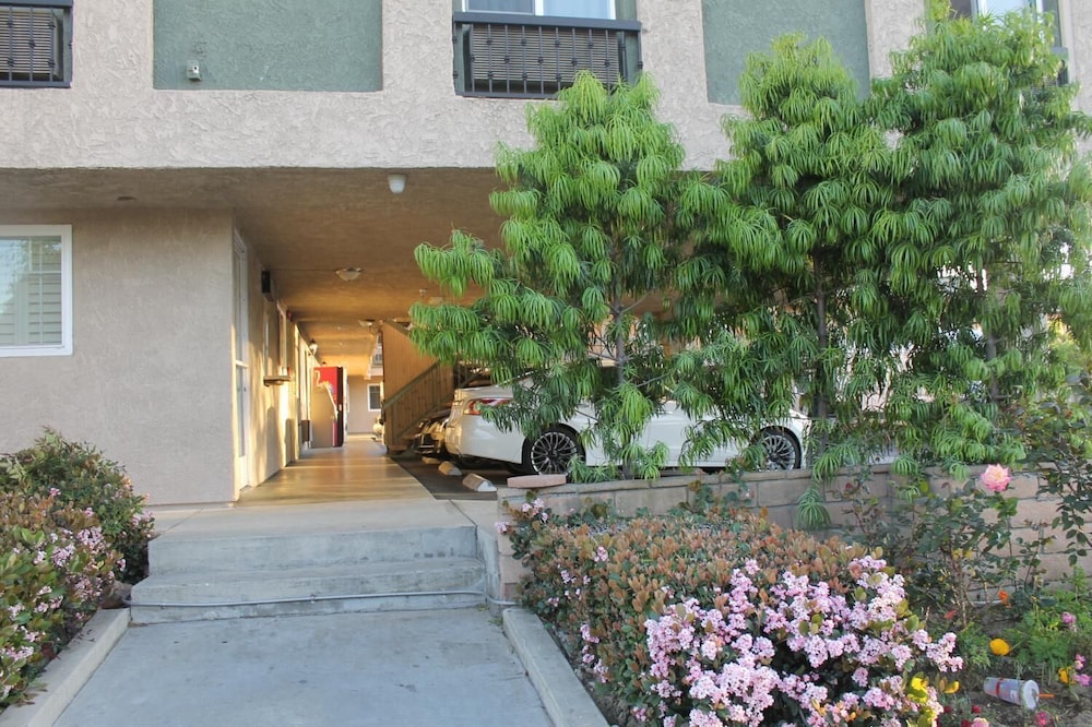 El Rancho Inn 5/36