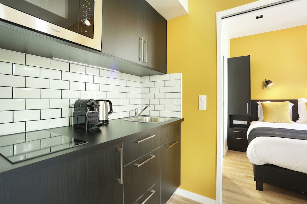 Short Stay Group Eiffel Village Serviced Apartments 49/50