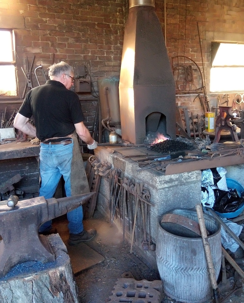 Sandhurst Farm Forge 5/15