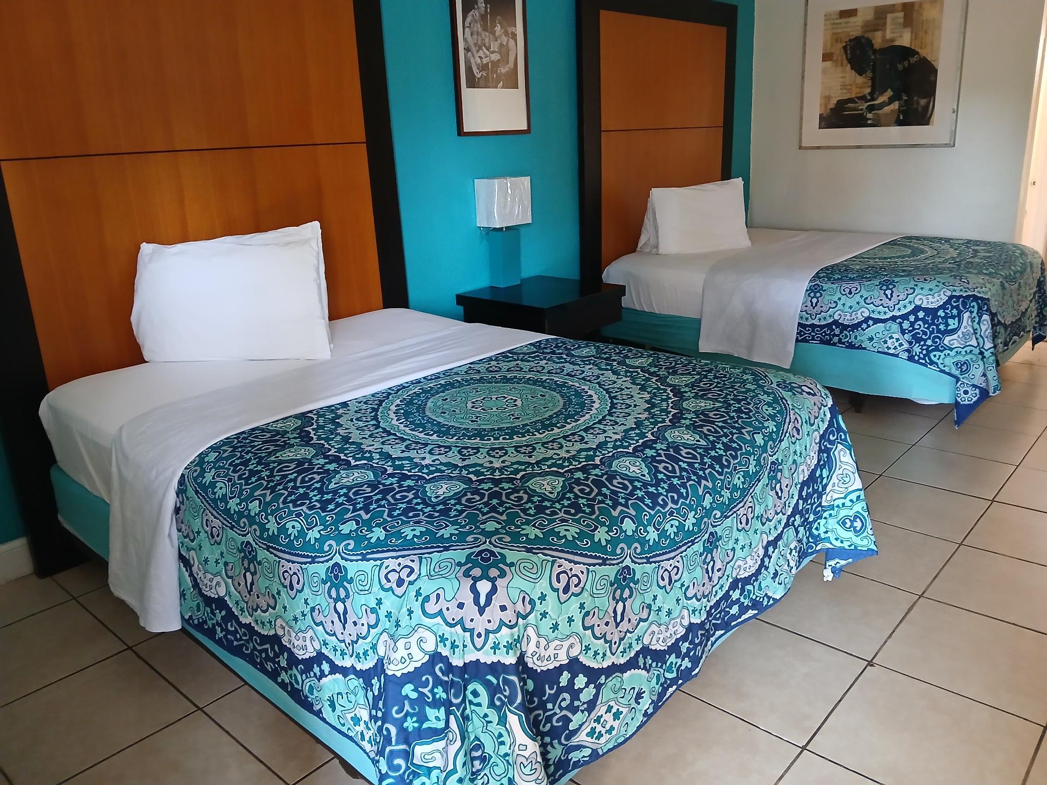 Connecting, Double Bed