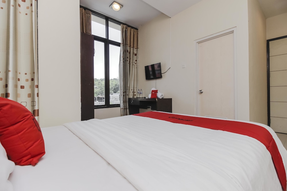RedDoorz Plus @ Paal 2 Manado (RedDoorz - Elfah Hotel) 14/41