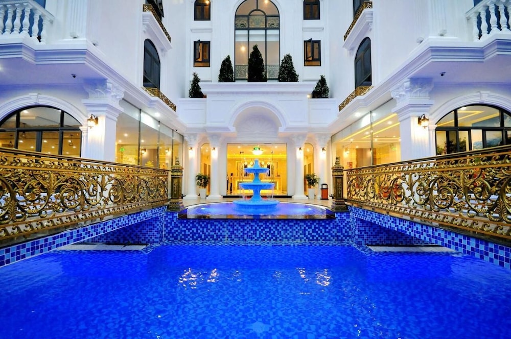 Crown Nguyen Hoang Hotel 36/58