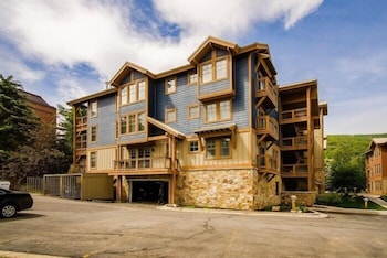 Town Pointe By Lespri Management 43/50