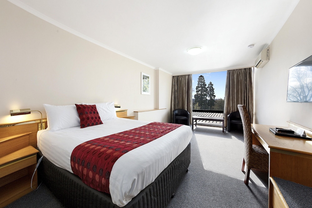 Commodore Regent Hotel 35/63