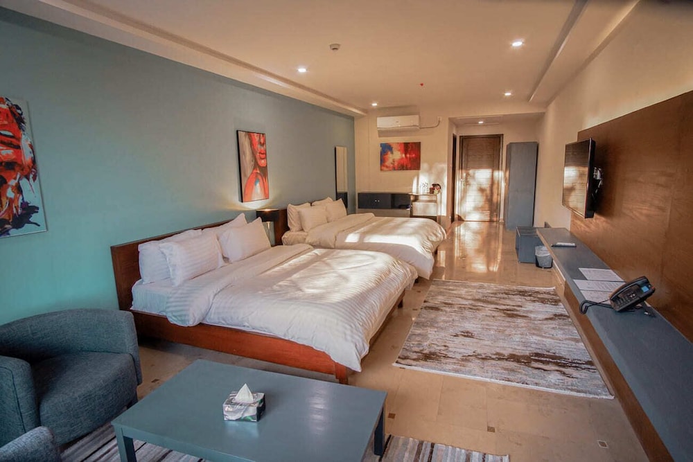 Roomy Signature Hotel 19/40