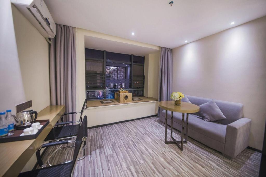 Borrman Hotel Guilin North Railway Station Hengda Square 34/49