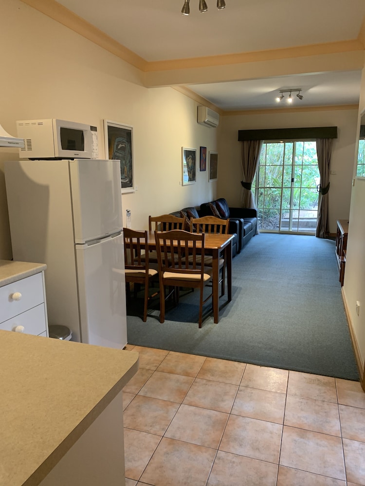 ULLADULLA GUEST HOUSE 36/38