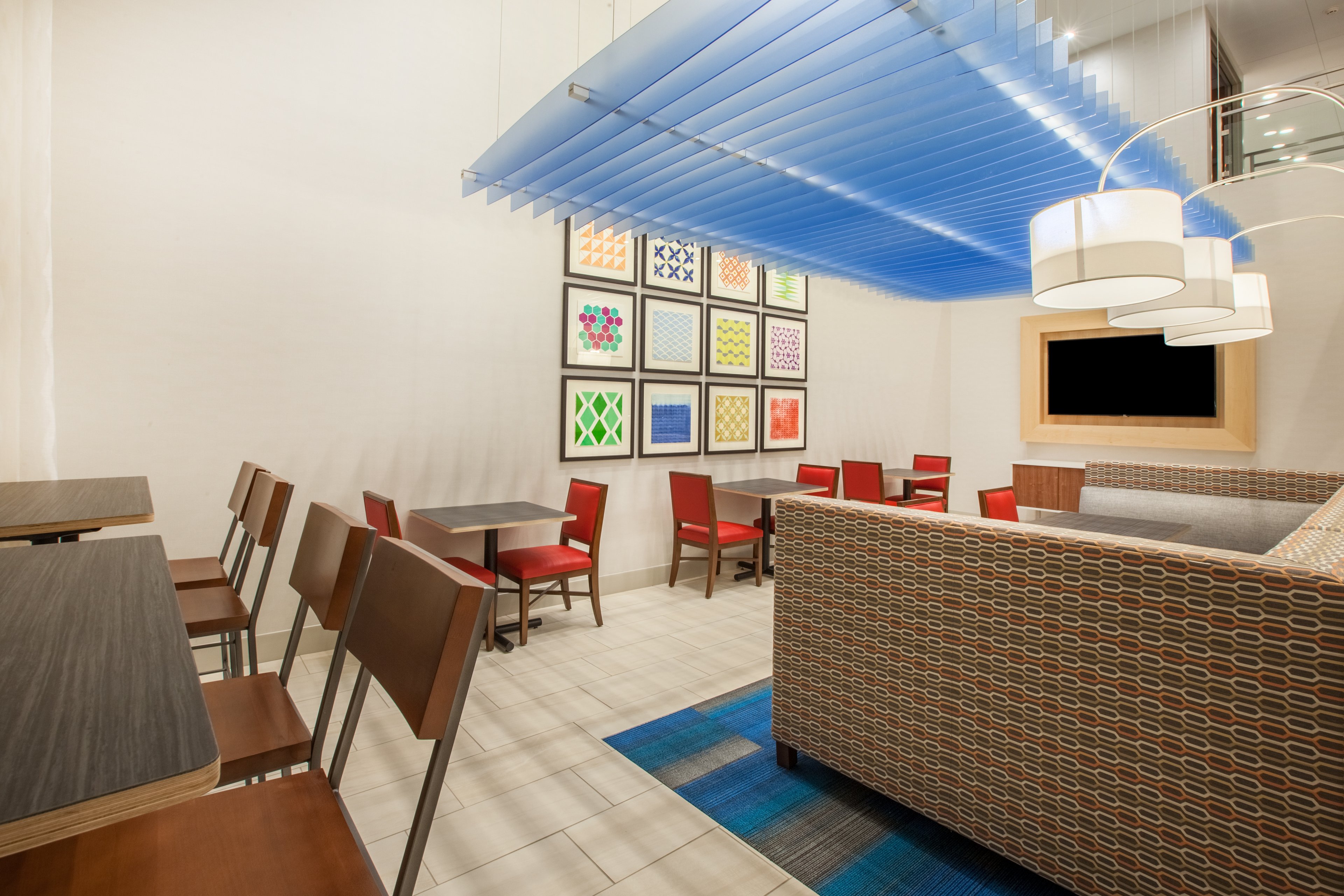 HOLIDAY INN EXPRESS & SUITES INDIANAPOLIS NE - NOBLESVILLE 44/66