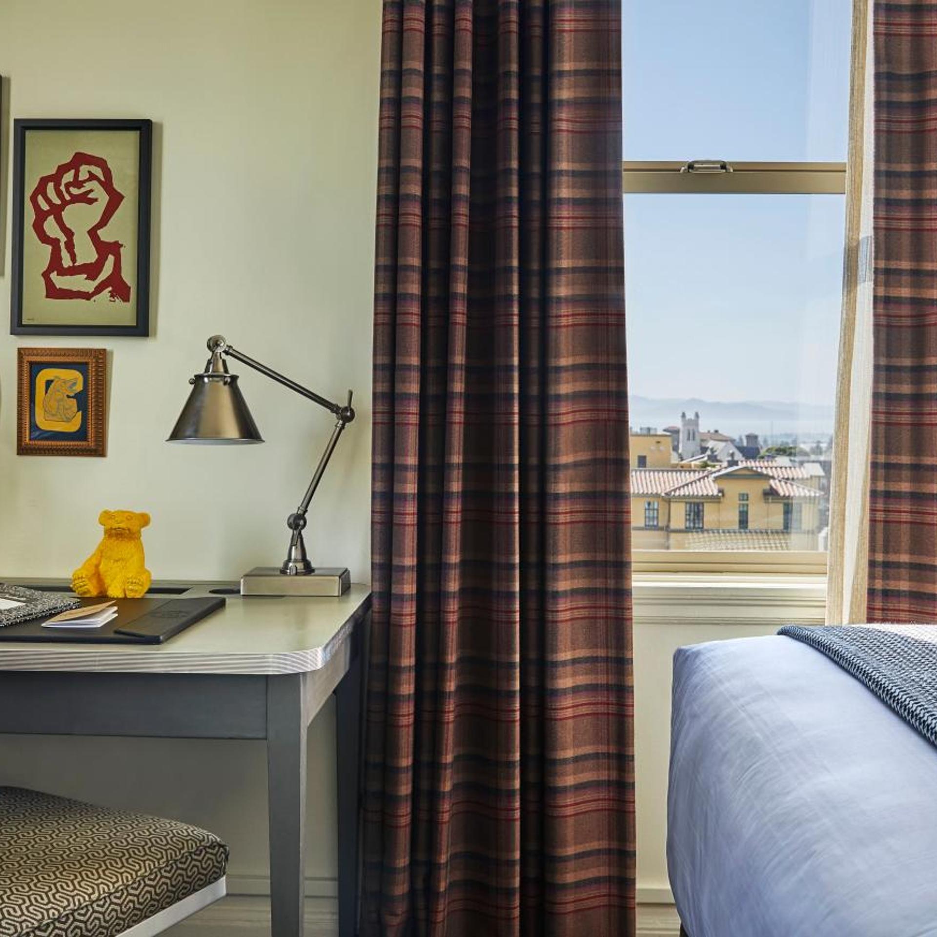 Graduate, King Bed, Top Floor، Graduate by Hilton Berkeley 4/7