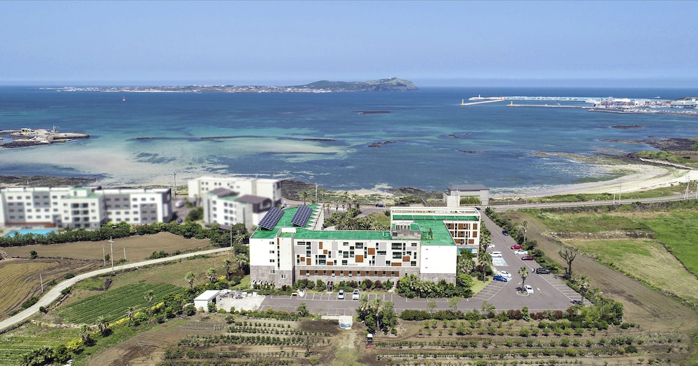 The Four Graces Resort 24/28