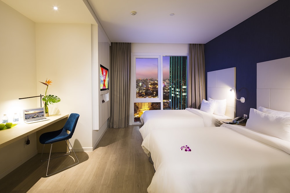 Liberty Central Saigon Riverside Hotel 37/67