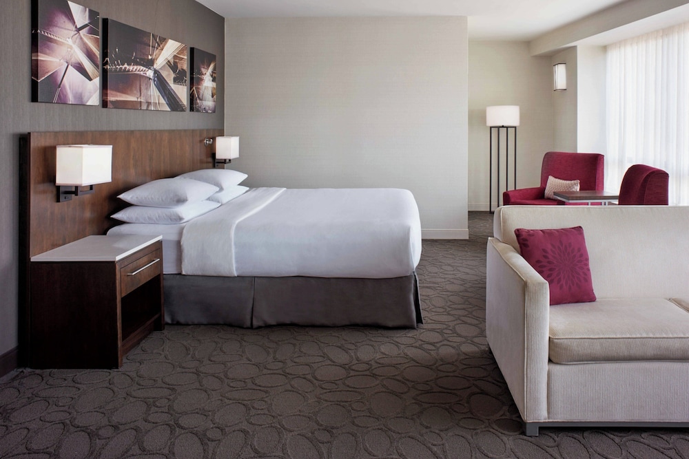 غرفة كلوب بسرير كينج، Delta Hotels Ottawa City Centre 5/8