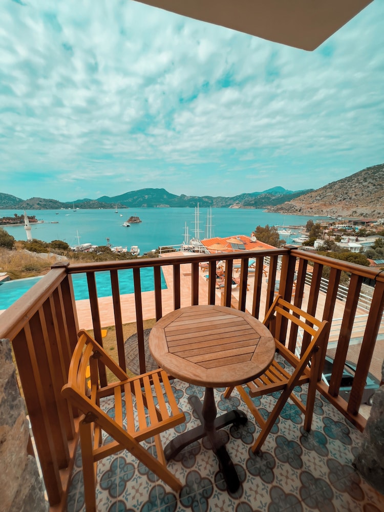 Alice Tatil Evi 19/30