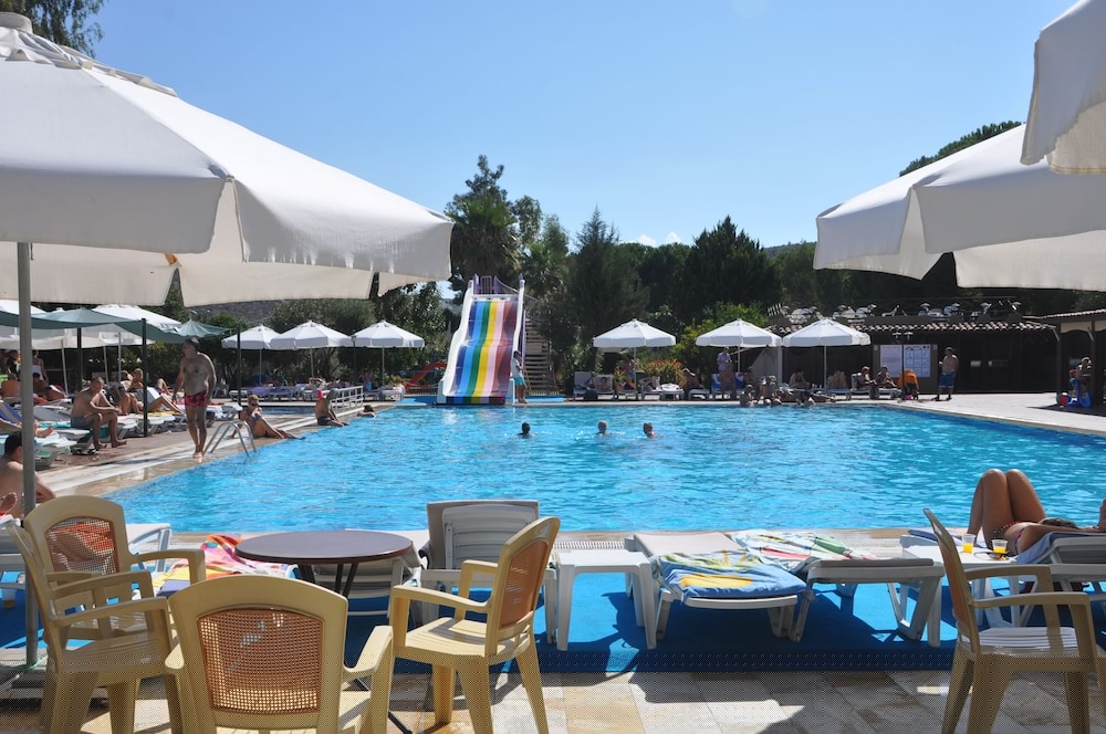 Pigale Beach Resort 8/66