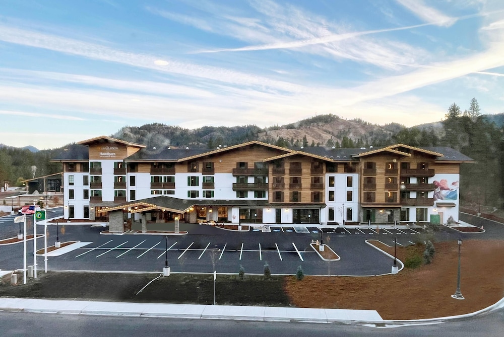 La Quinta Inn and Suites by Wyndham Leavenworth 7/60