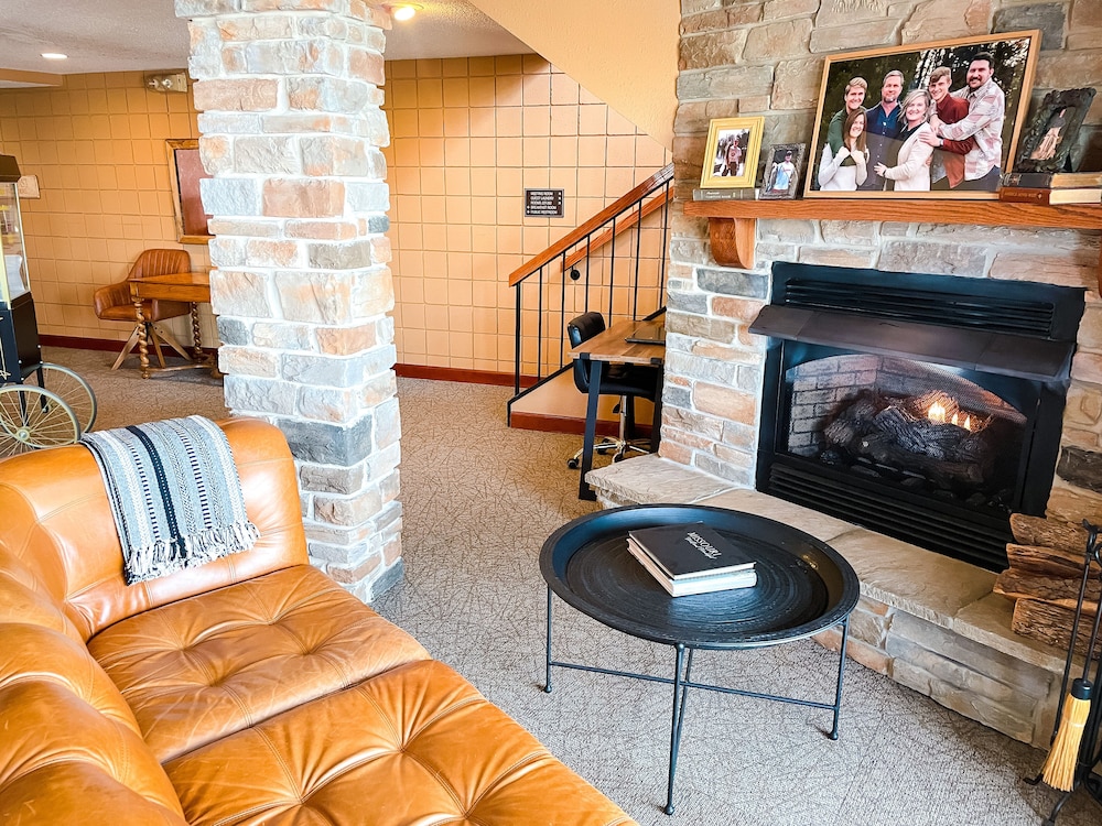 PINEMARK Inn Suites Events 23/50