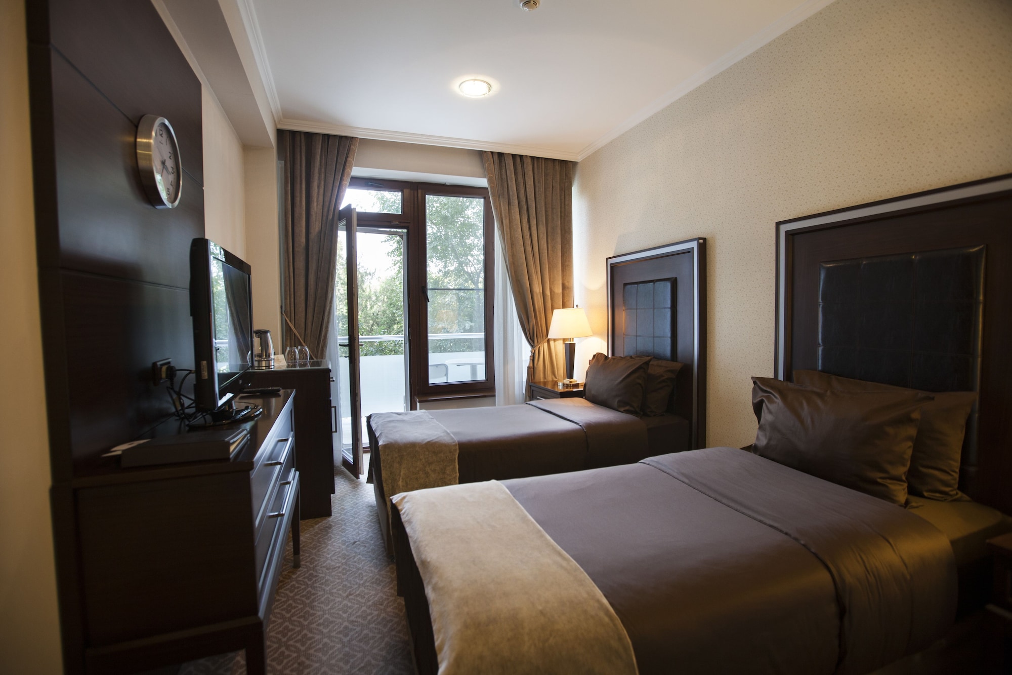 Standard, Twin Beds, Chinar Hotel & Spa 2/8