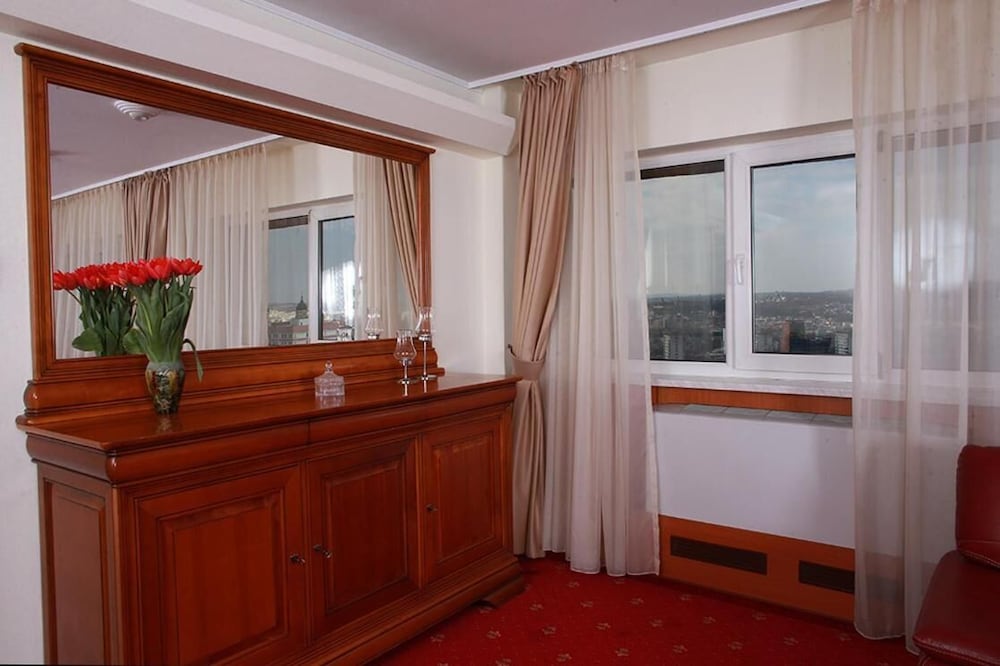Hotel Moldova 11/80