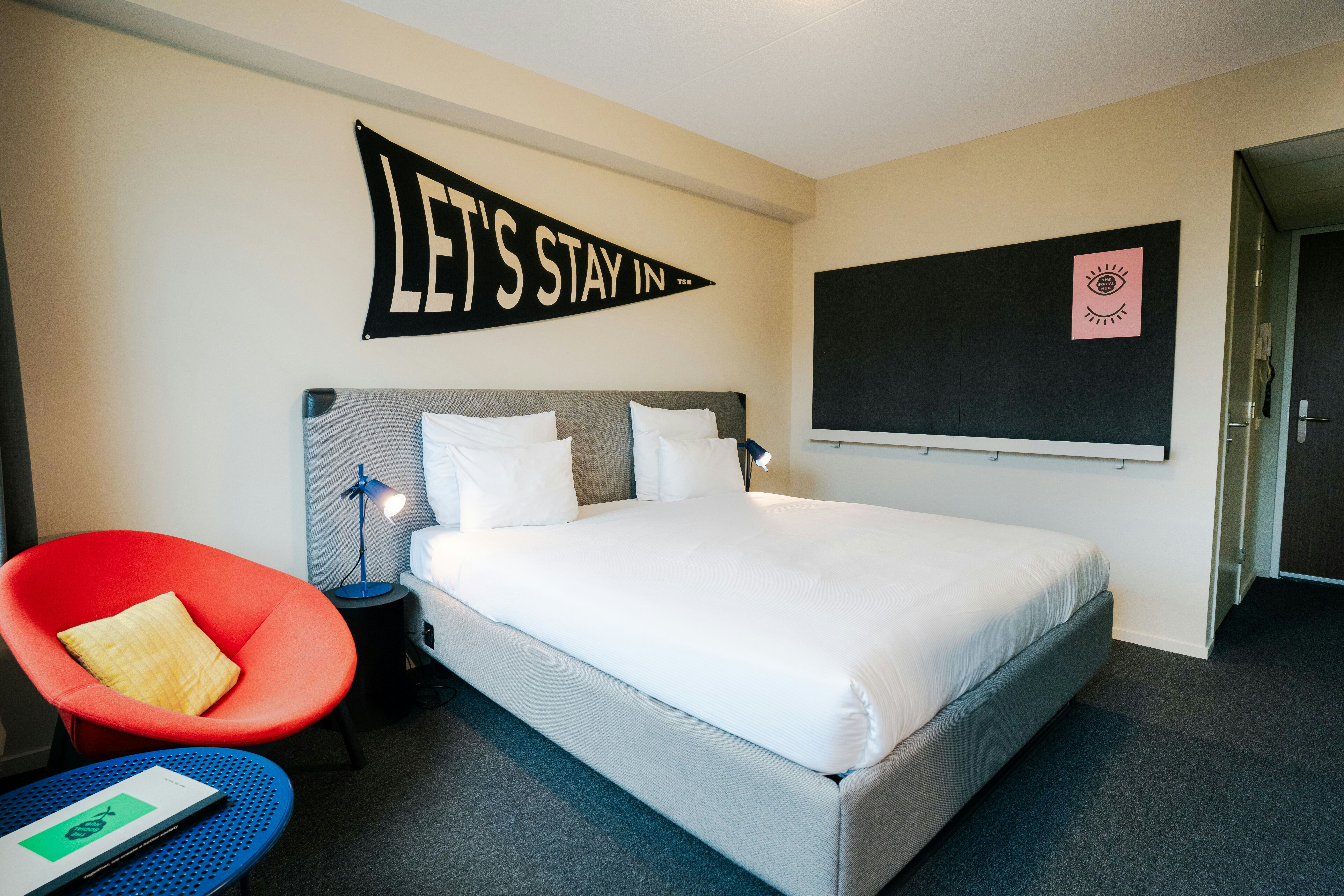 EXECUTIVE, QUEEN BED