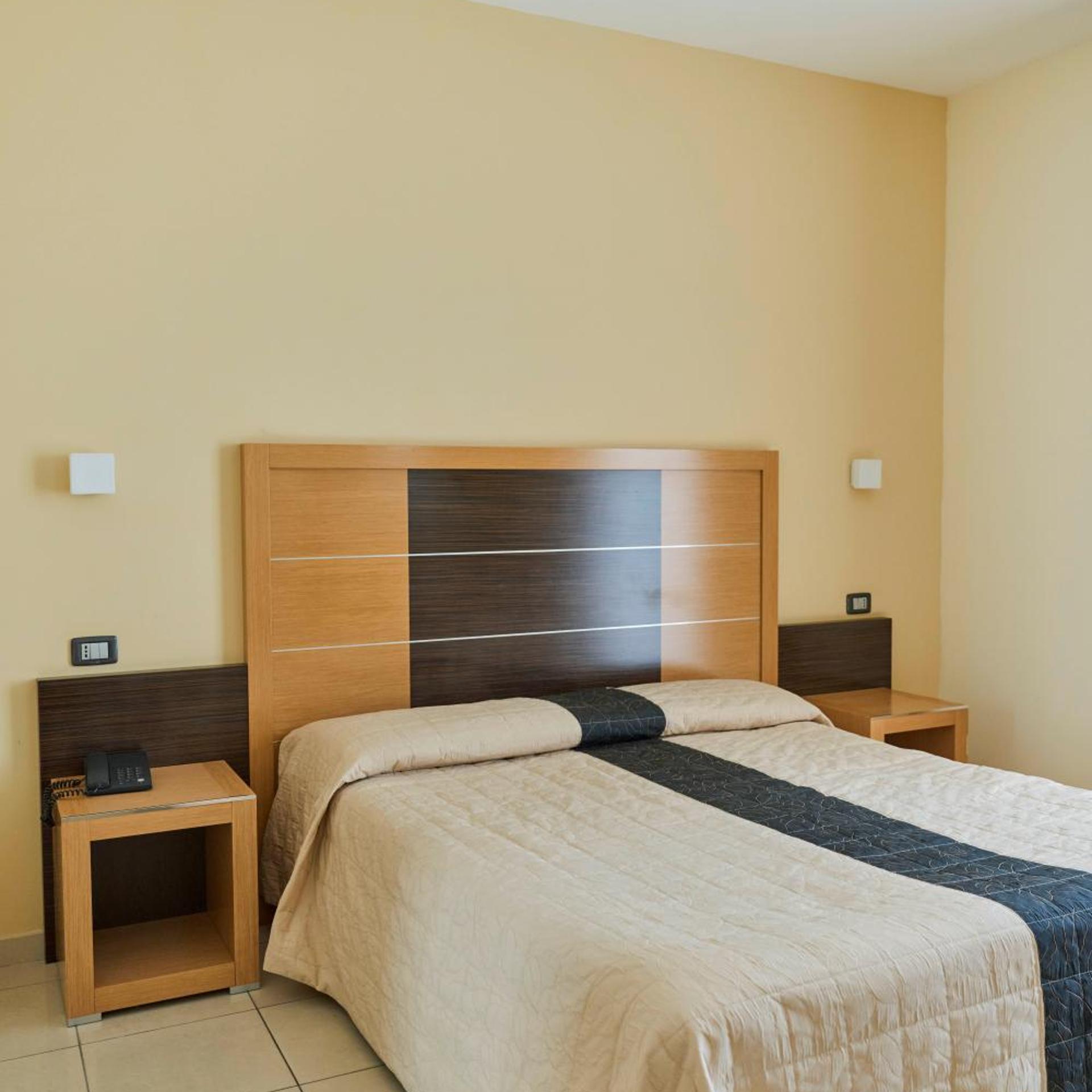 غرفة قياسية بسرير مزدوج بإطلالة على المسبح، Tichos Greenblu Hotel 2/4