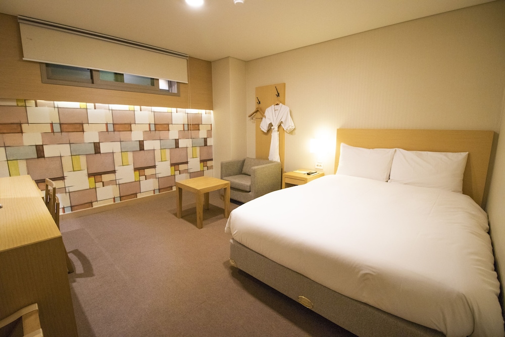 CINEMA, STANDARD, DOUBLE BED, NO WINDOW