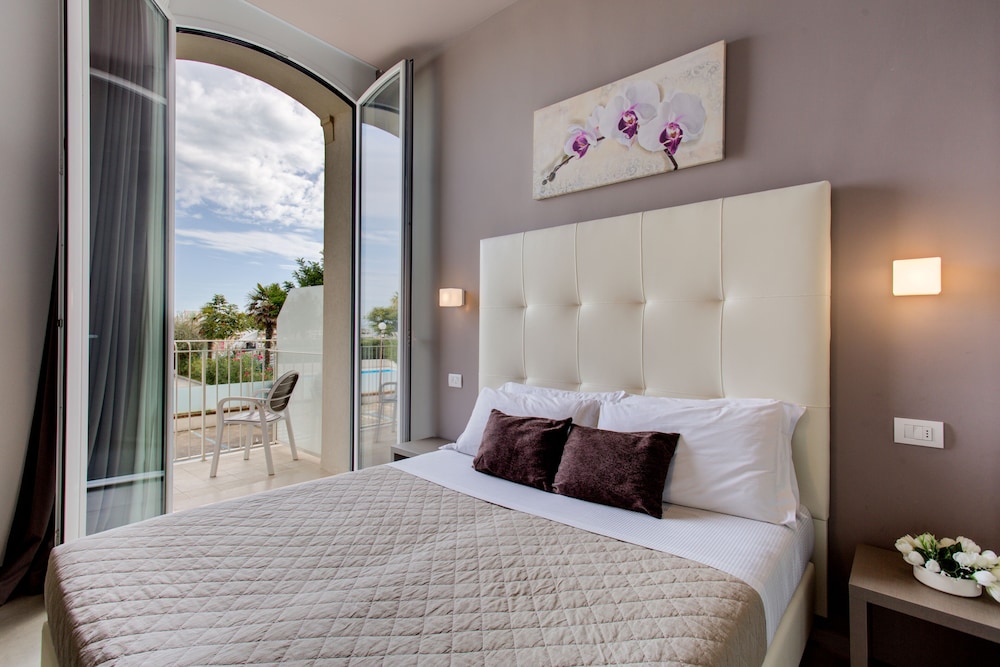 HOTEL AUGUSTEA 33/62
