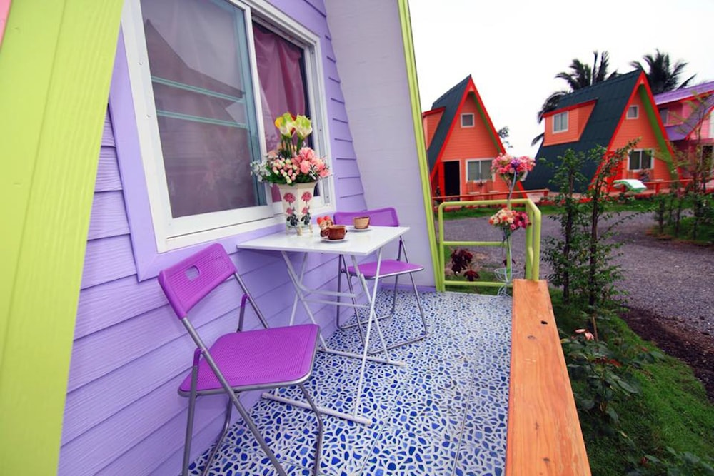 A Houses Homestay 85/90