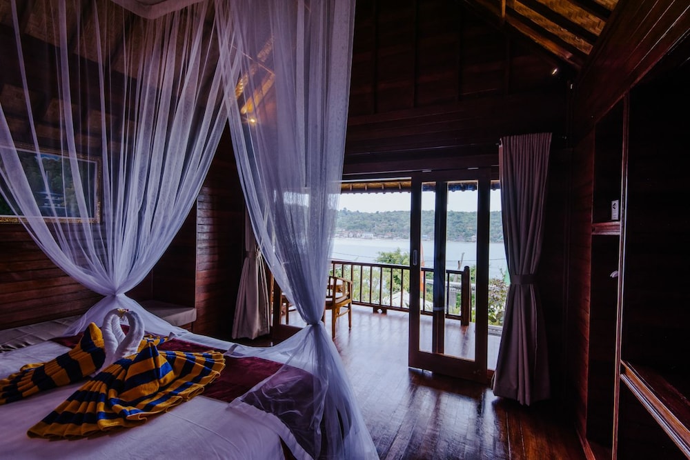 Sunday Huts Lembongan 20/50