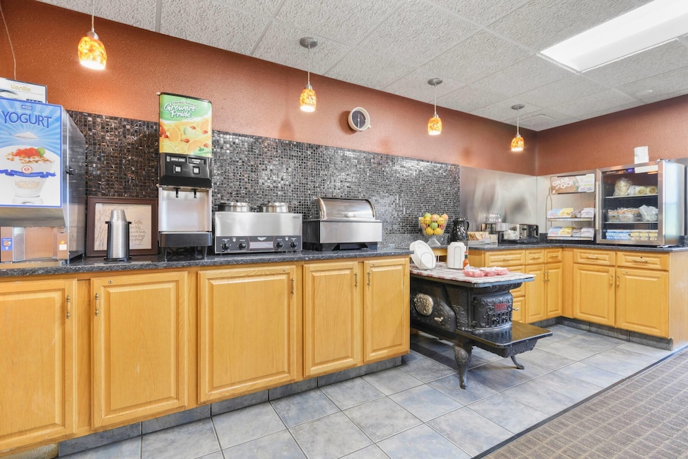 Super 8 By Wyndham Eveleth 4/49