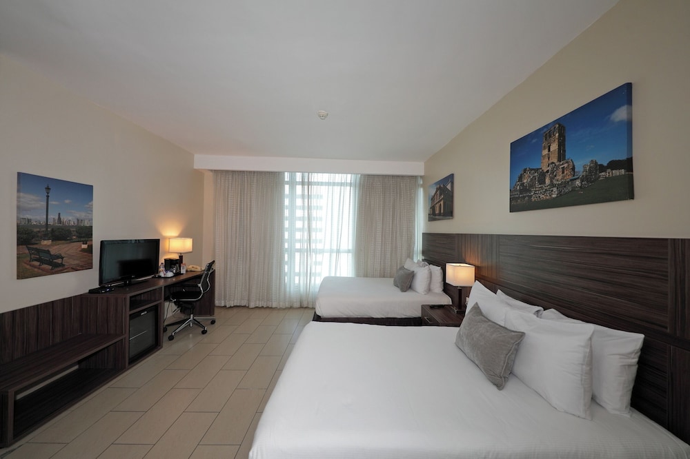 DELUXE, 2 DOUBLE BEDS
