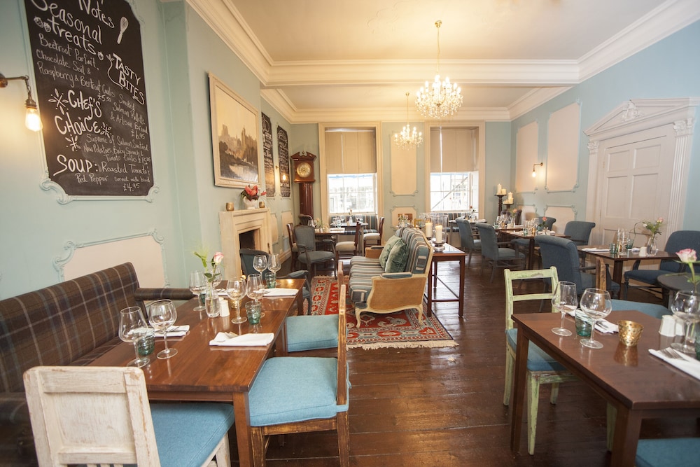 Norfolk Arms Hotel 46/55
