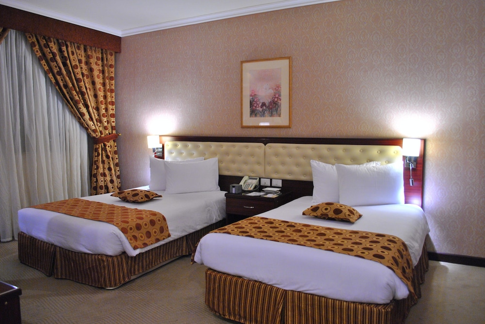 LARSA HOTEL 16/48