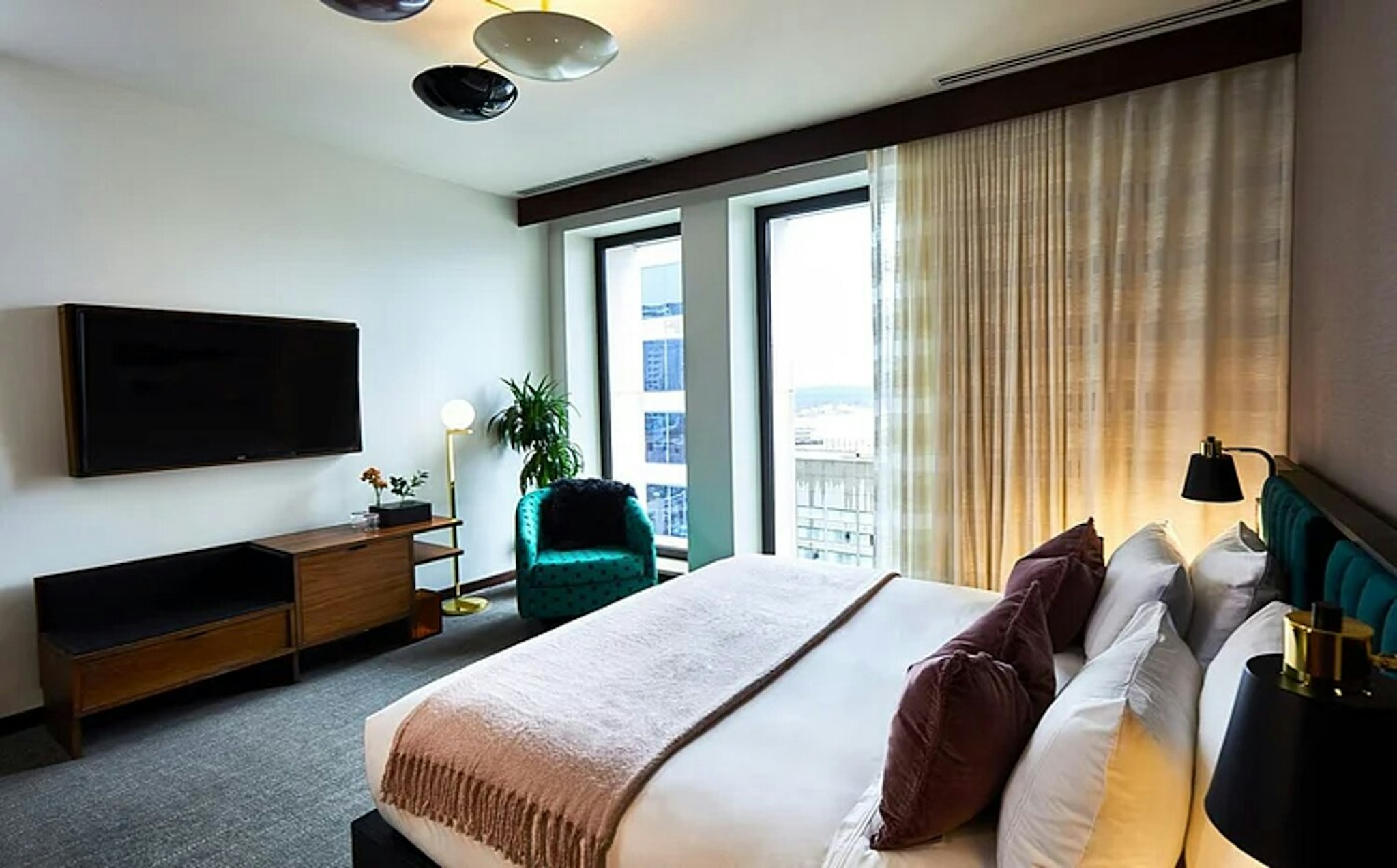 ROOM, KING BED