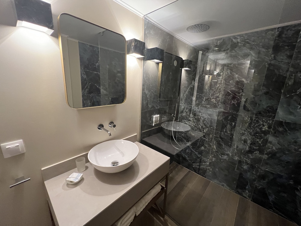PANTHEON HOTEL 50/50