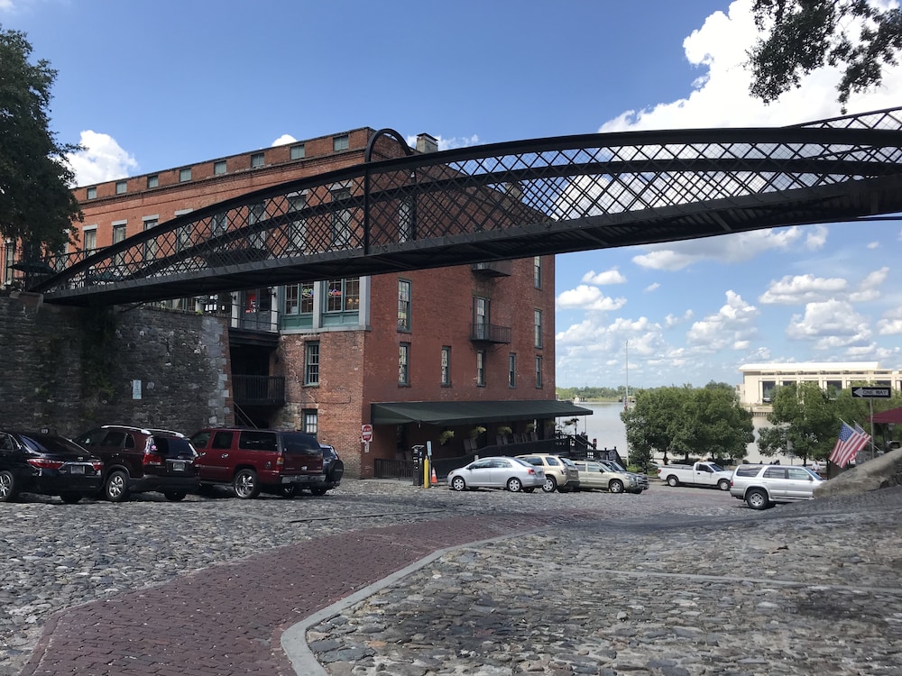 River Street Inn 44/52